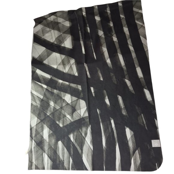 Lululemon Yoga Towel, Large, Black White Abstract Lines Brush Stream Silver - Picture 5 of 16